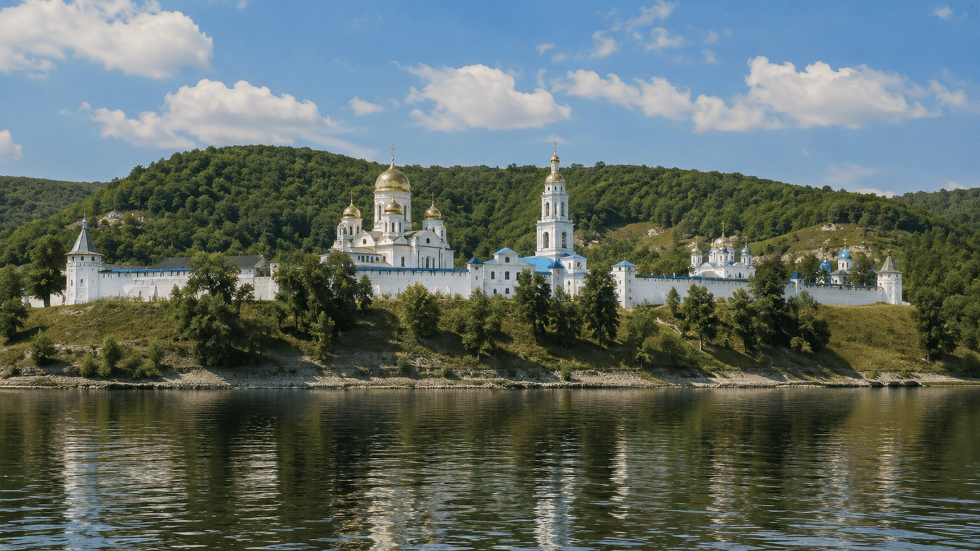 Свято-Богородичный Казанский мужской монастырь в селе Винновка, вид с Волги